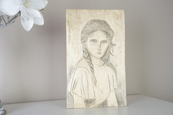 Lupanowe rękodzieło Obraz rzeźbiony w drewnie, styl rustykalny „Kobieta z warkoczem”