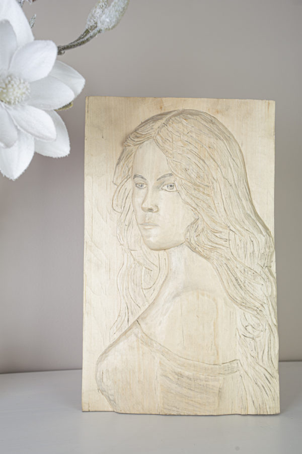 Lupanowe rękodzieło Obraz rzeźbiony w drewnie, styl rustykalny „Dziewczyna w rozpuszczonych włosach” 2