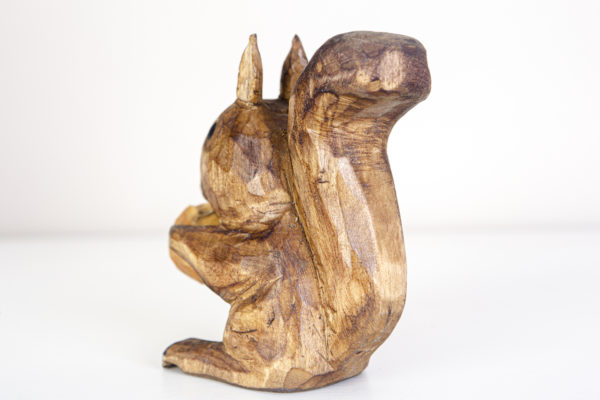 Lupanowe rękodzieło Figurka wiewiórki wyrzeźbiona z drewna, styl rustykalny 4