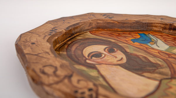 Lupanowe rękodzieło „Anioł w dziupli” – obraz na drewnie z motywem liści dębu 3