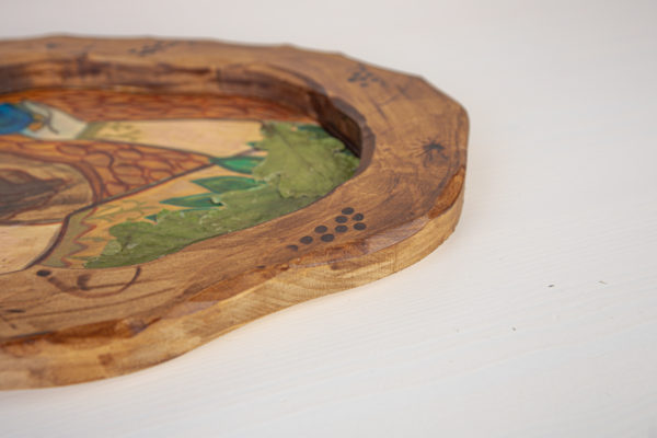 Lupanowe rękodzieło „Anioł w dziupli” – obraz na drewnie z motywem liści dębu 4