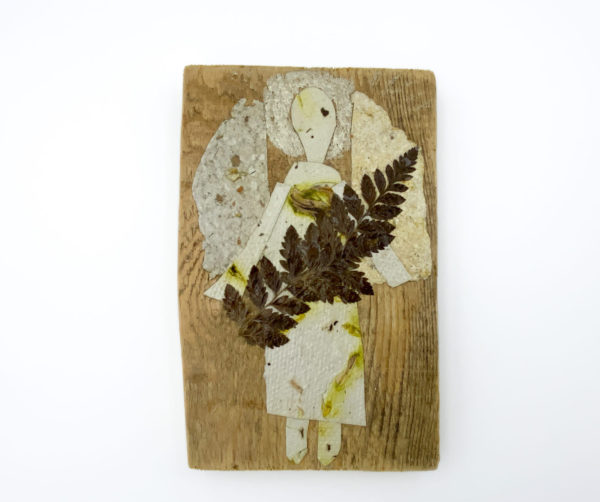 Lupanowe rękodzieło Papierowy Anioł na drewnie – prezent okolicznościowy
