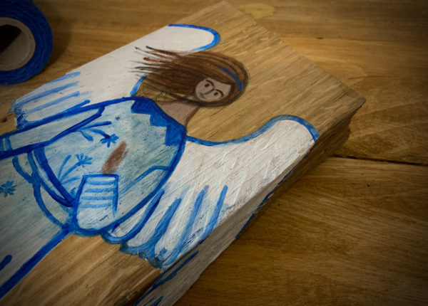 Lupanowe rękodzieło Anioł z rozwianymi włosami – malunek na drewnie 9