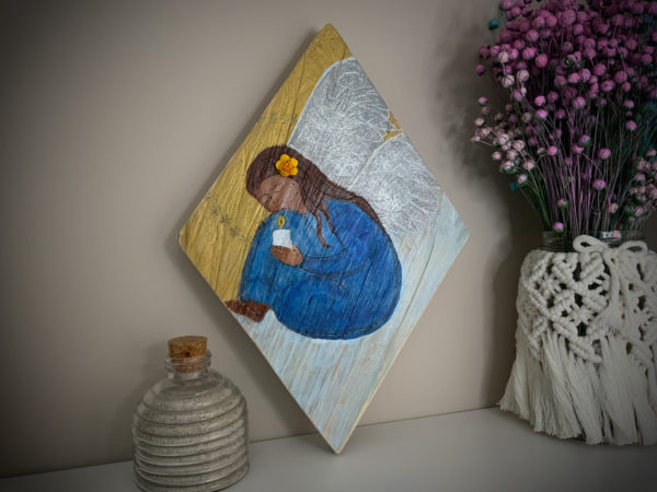 Lupanowe rękodzieło Anioł ze święcą – malunek na starej desce