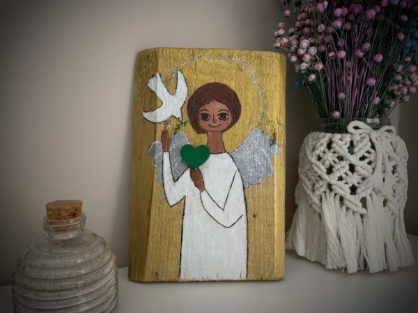 Lupanowe rękodzieło Anioł pokoju – malunek na starej desce