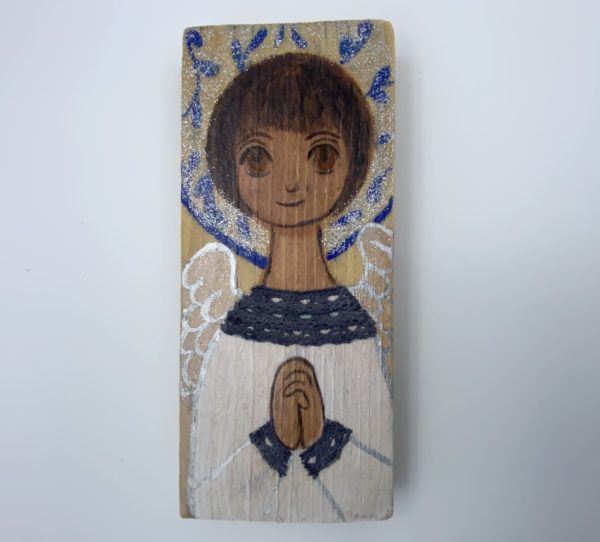 Lupanowe rękodzieło Aniołek na drewnie – pamiątka chrztu świetego